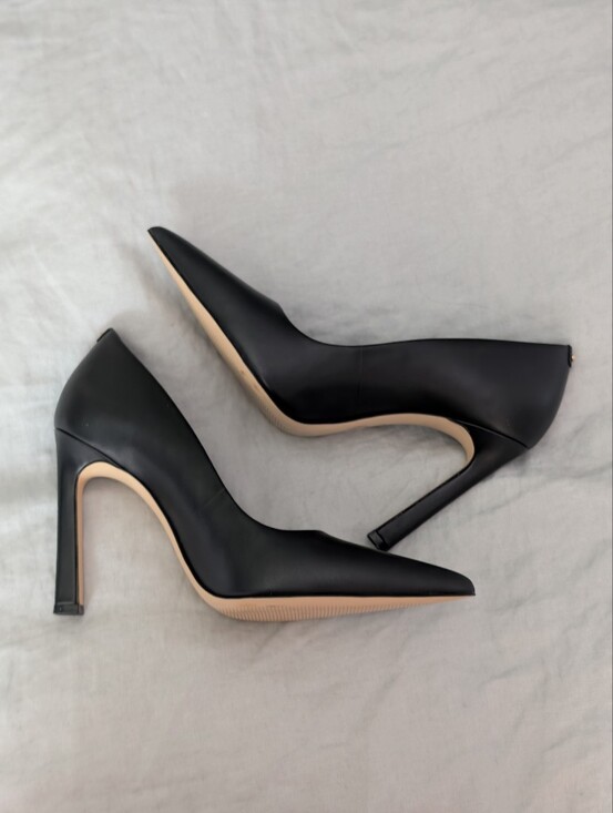 Michael Kors Shoes - Michael Kors Amara Black Leather Pointed Toe Pumps 7.5M NIB